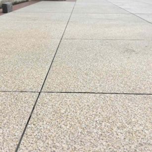 宜昌 黄金麻花岗岩石板材荔枝面地面铺装效果