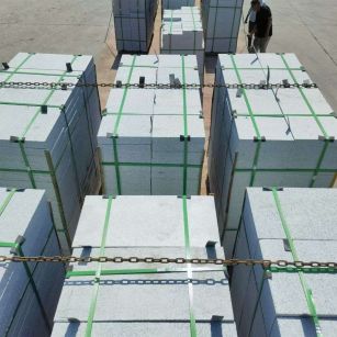 宜昌 芝麻白花岗岩5公分地铺石 花岗岩厂家工厂装车日常