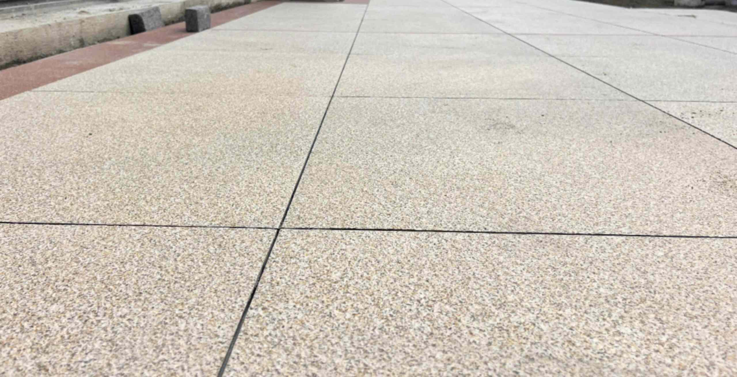 宜昌 黄金麻花岗岩石板材荔枝面地面铺装效果