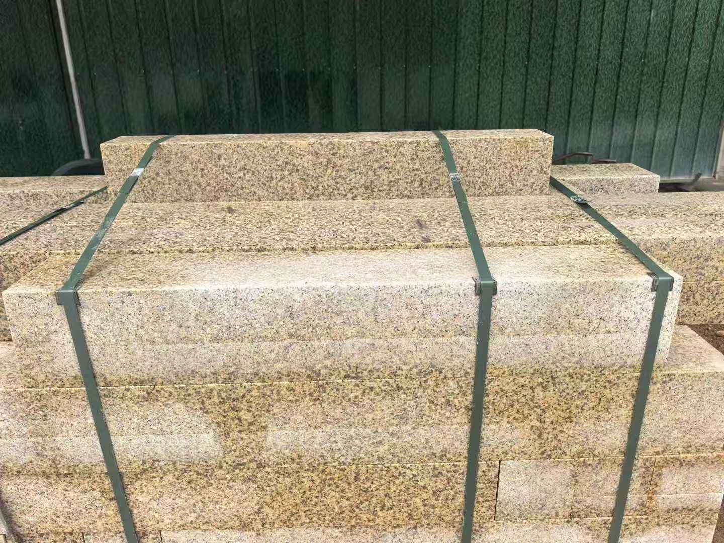 宜昌 黄金麻花岗岩石材机切面栏杆料半成品