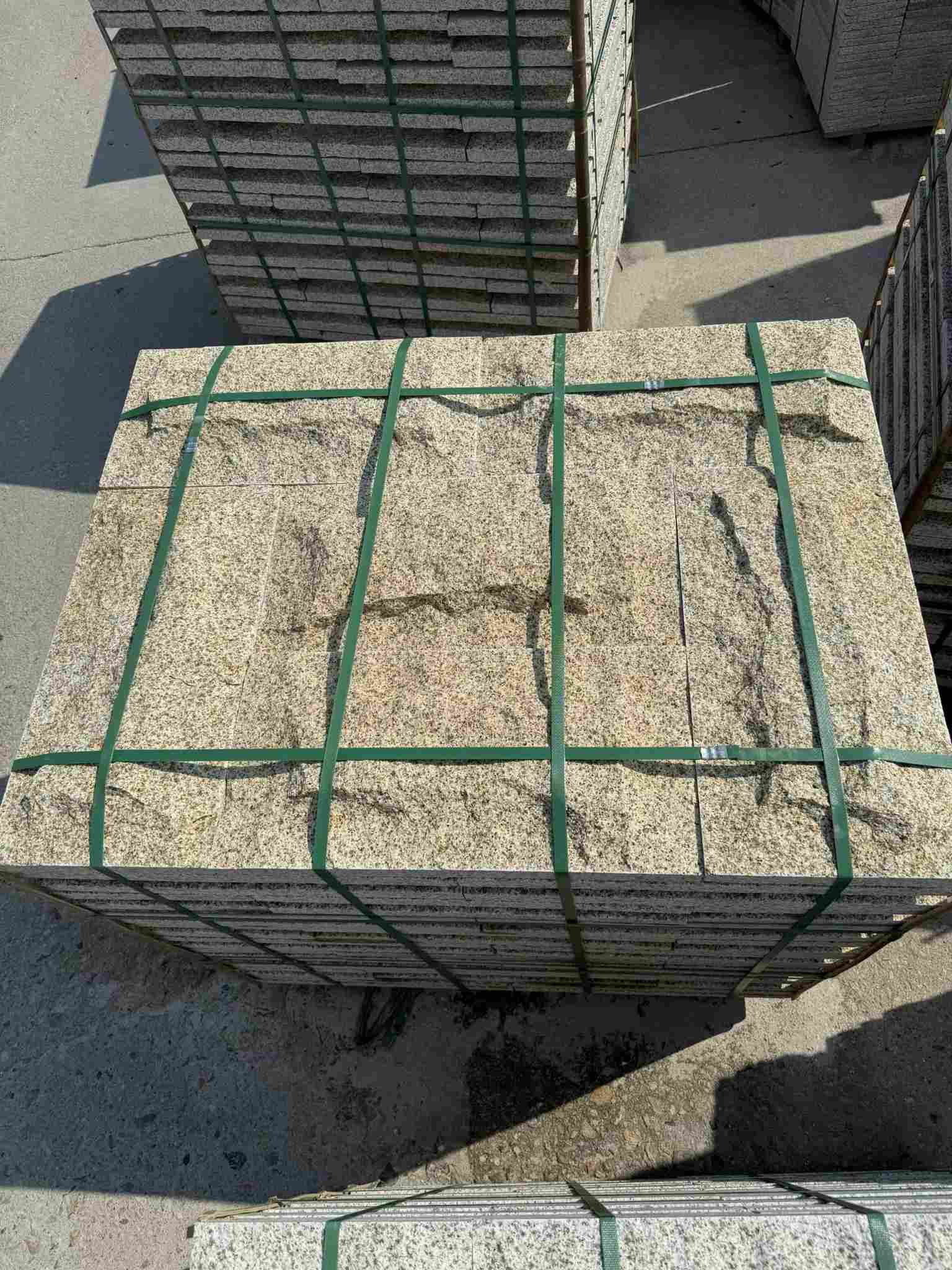 宜昌 黄金麻花岗岩石材自然面蘑菇石成品