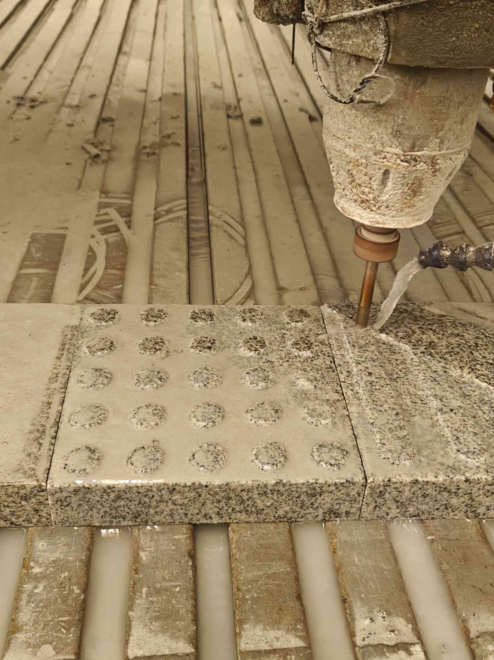 宜昌 芝麻白花岗岩石材盲人石、盲道石、盲点石