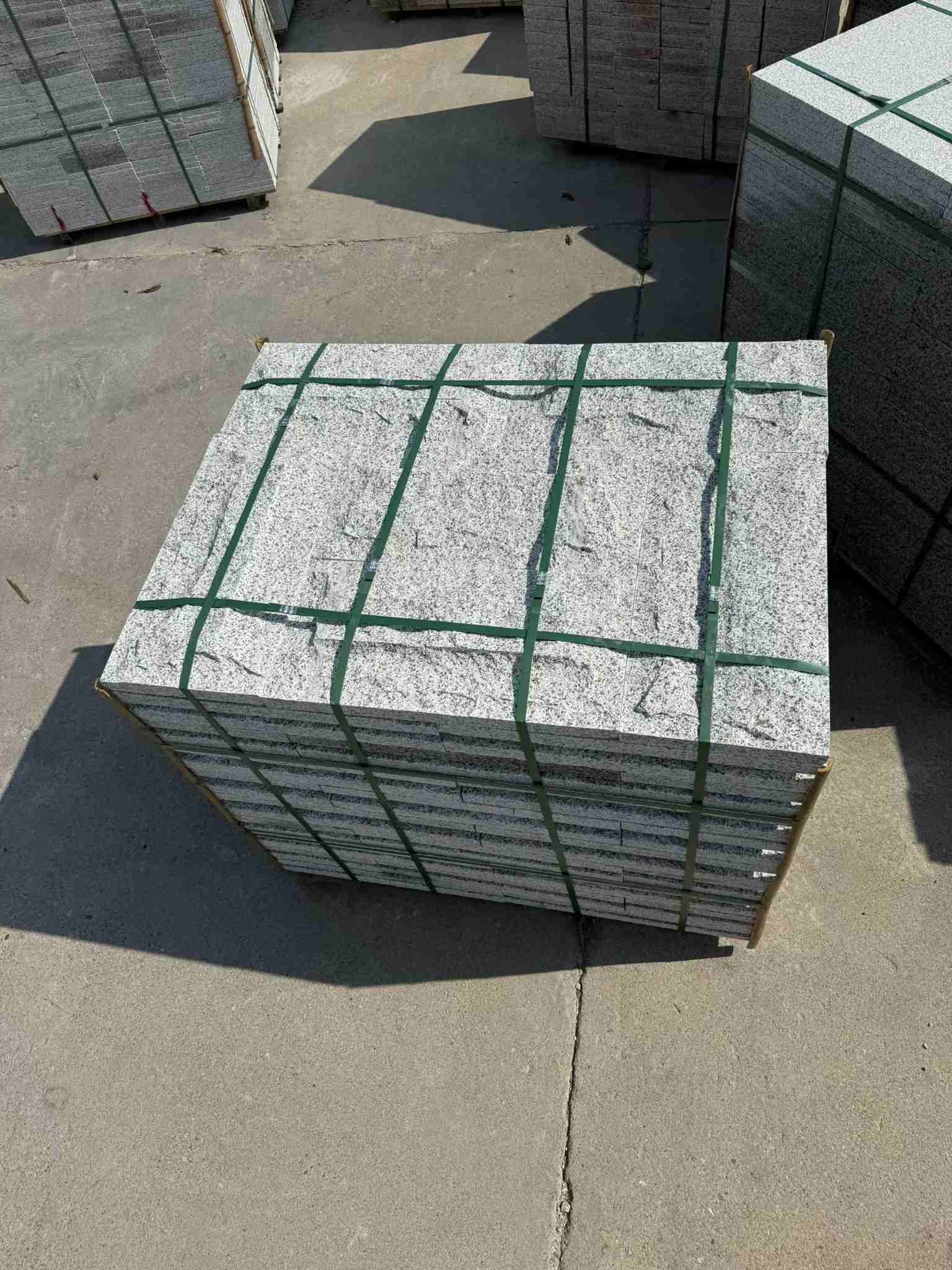 宜昌 白麻花岗岩石材自然面蘑菇石成品