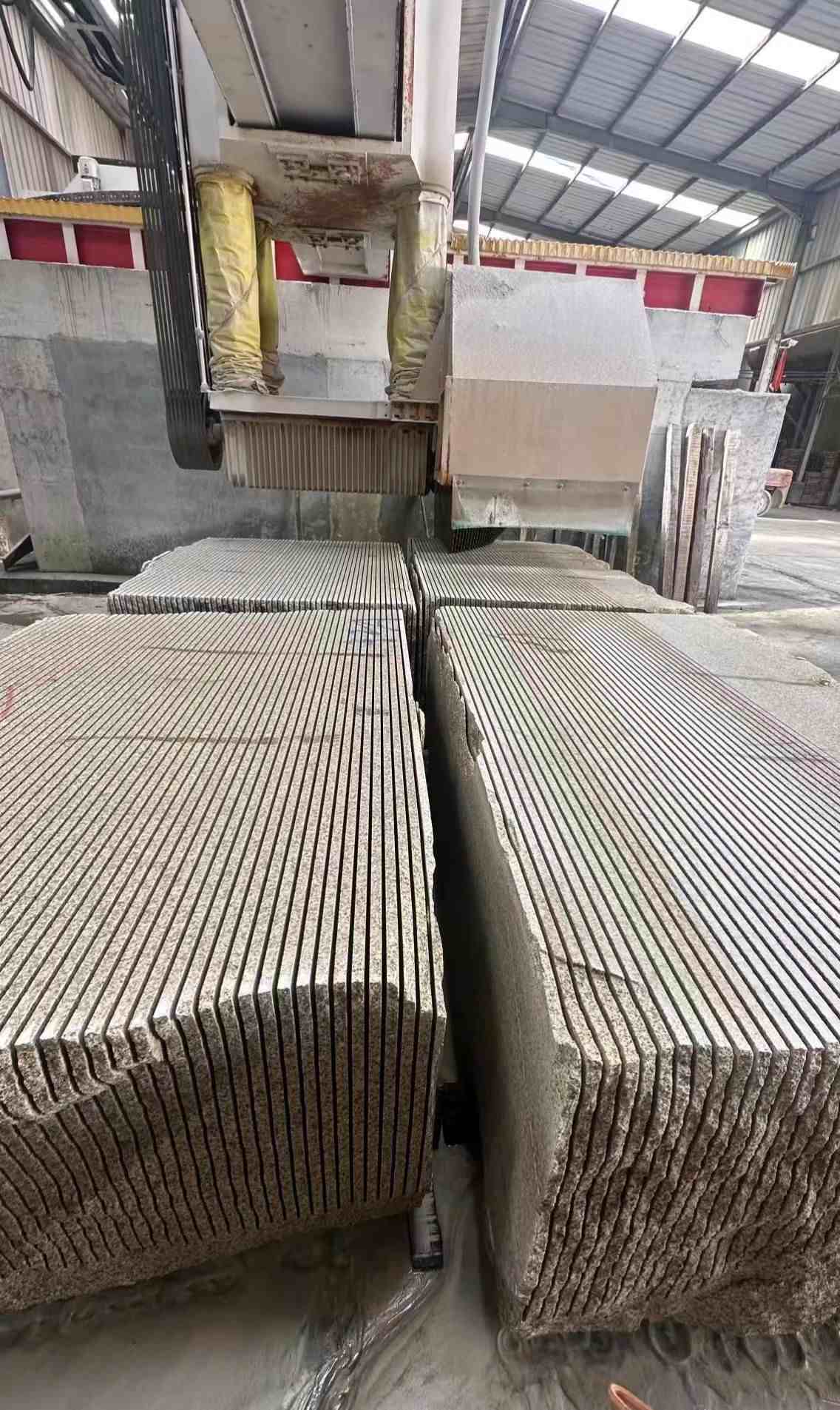 宜昌 车间生产日常，黄金麻白麻花岗岩