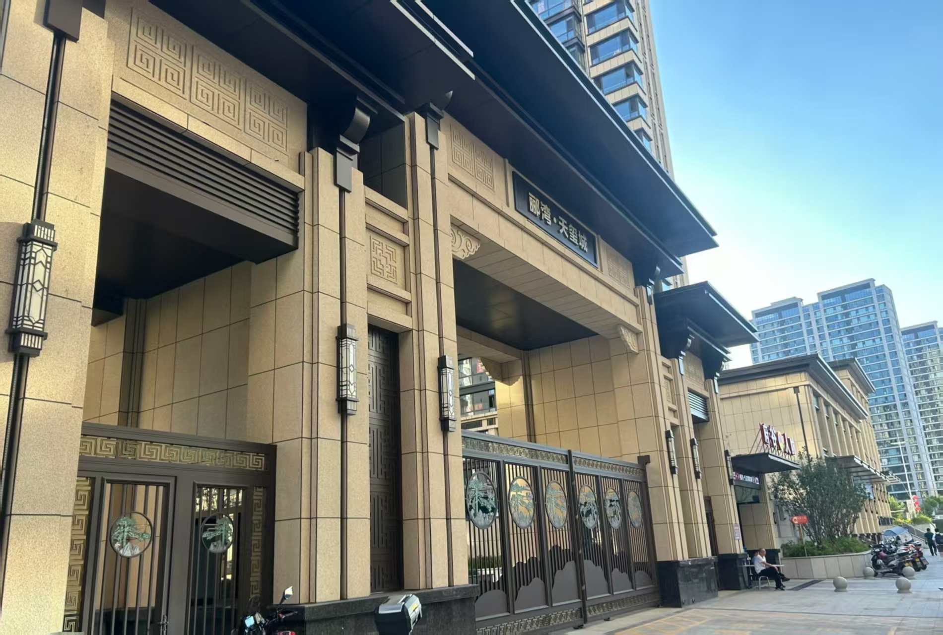 宜昌 黄金麻花岗岩荔枝面小区门楼外墙干挂