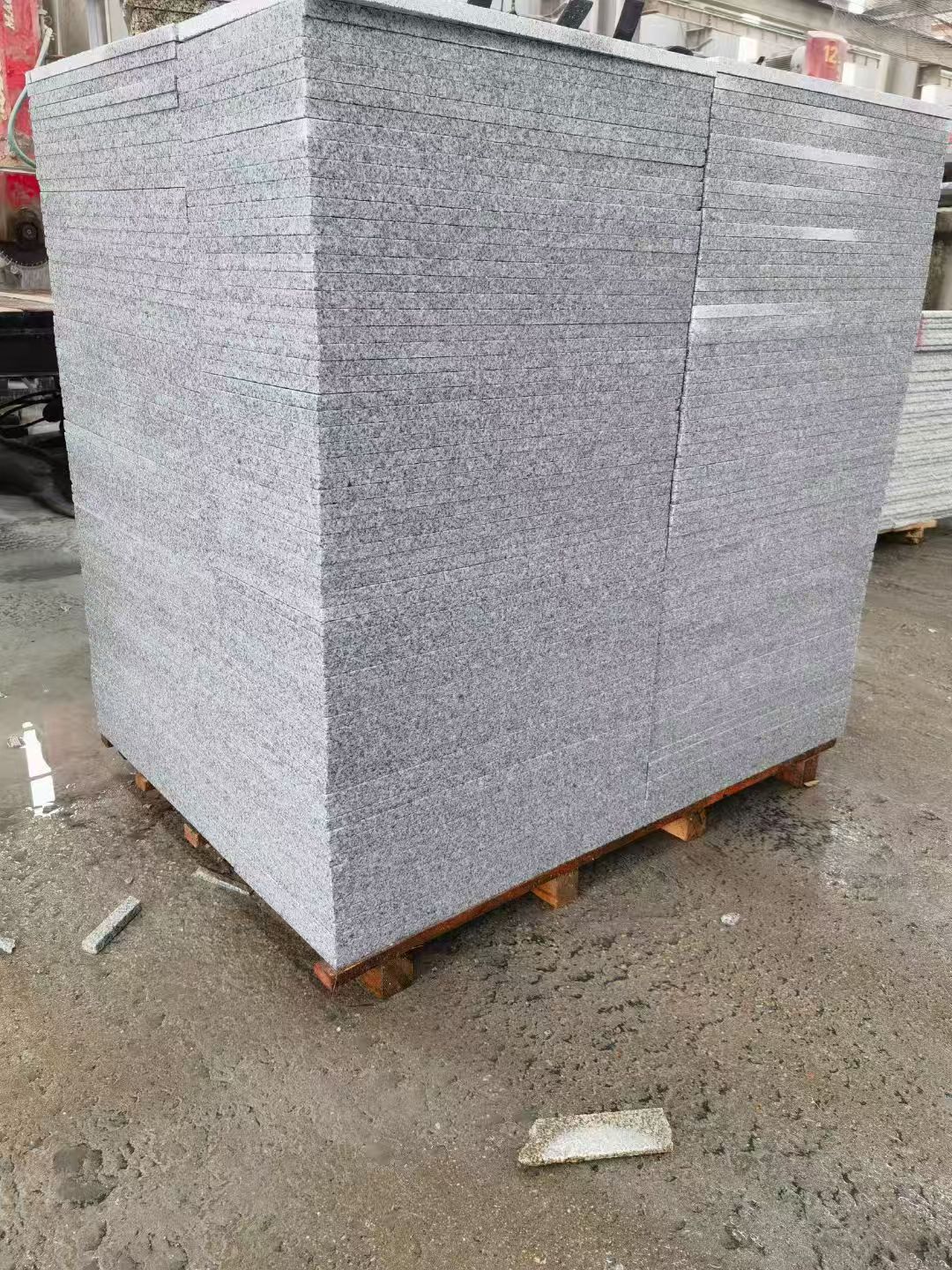 宜昌 芝麻白火烧面1.8厚300*600地铺石，尺寸标准，厚薄均匀