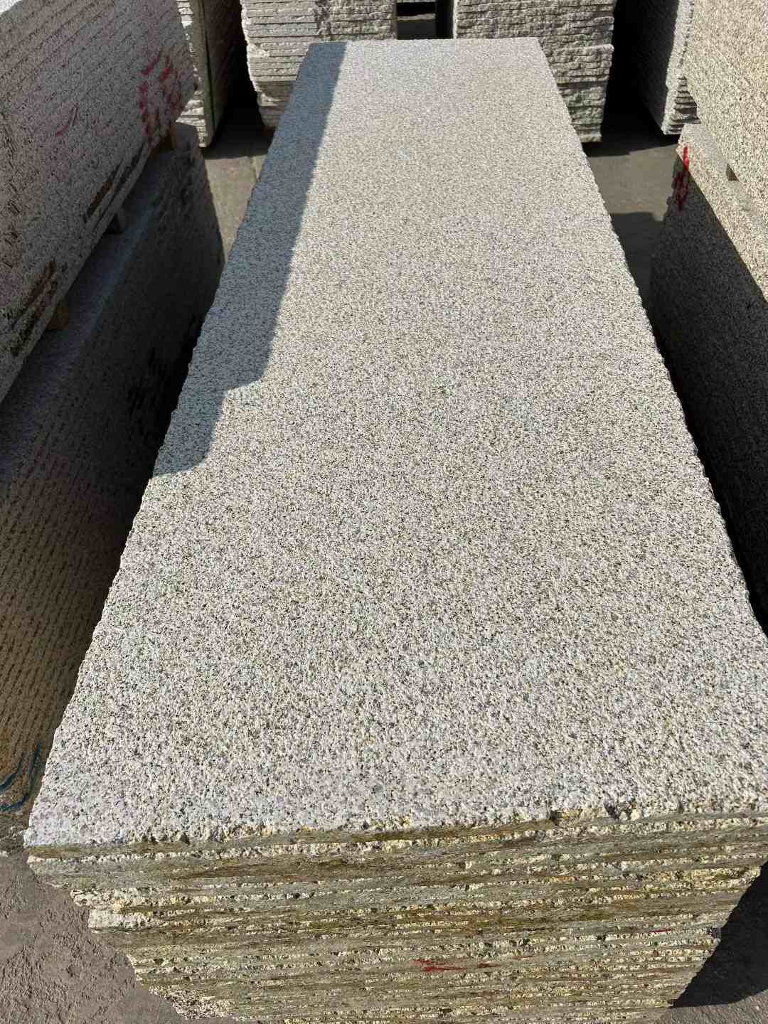 宜昌 黄金麻花岗岩荔枝面毛板，半成品