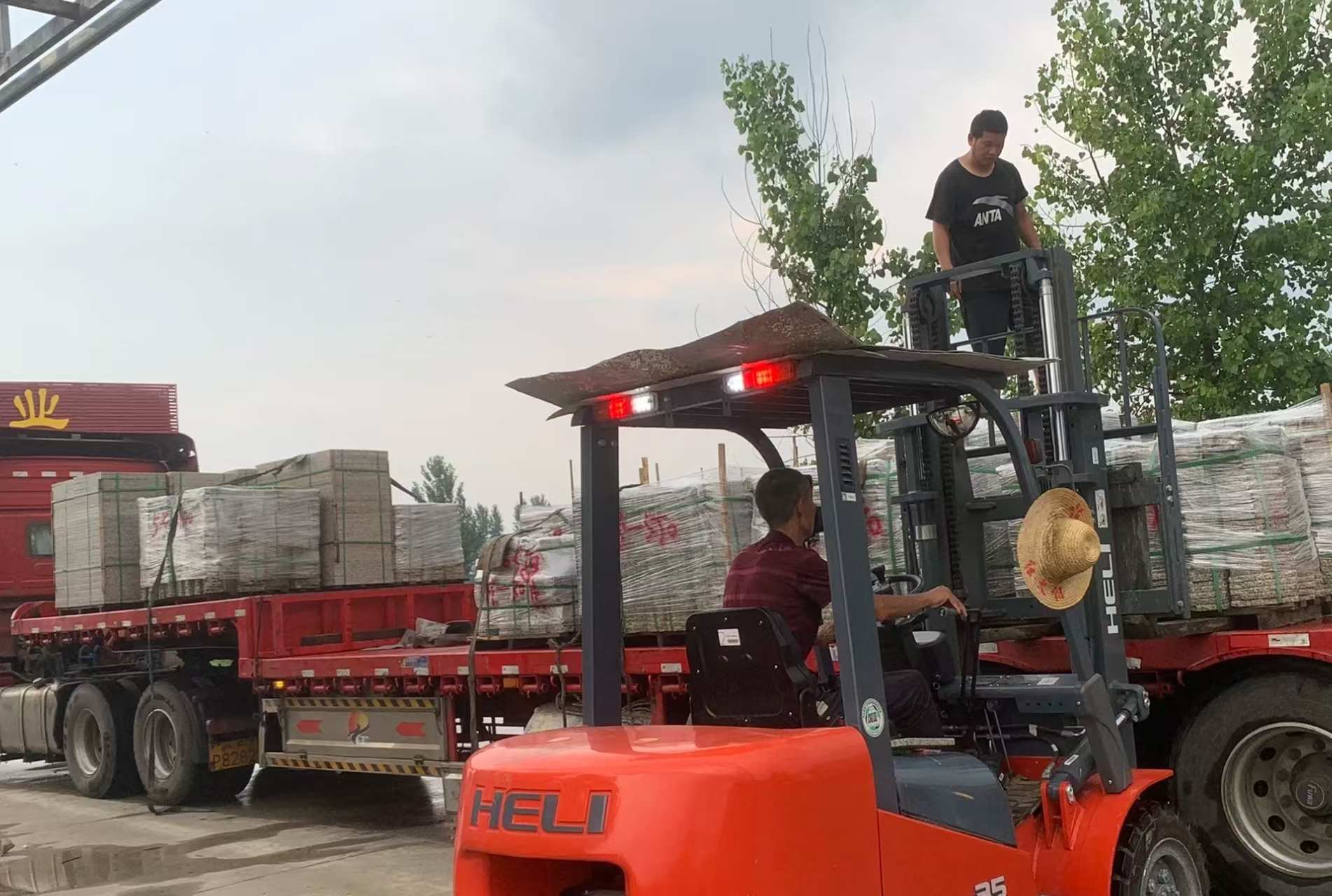 宜昌 黄金麻冰裂纹，地铺石装车