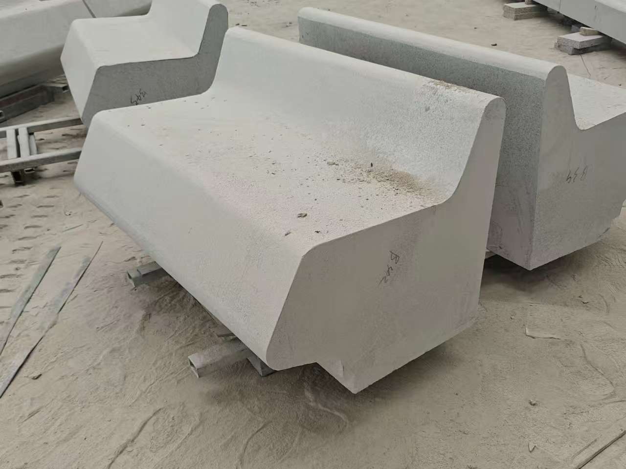 宜昌 芝麻白花岗岩异形坐凳，石凳