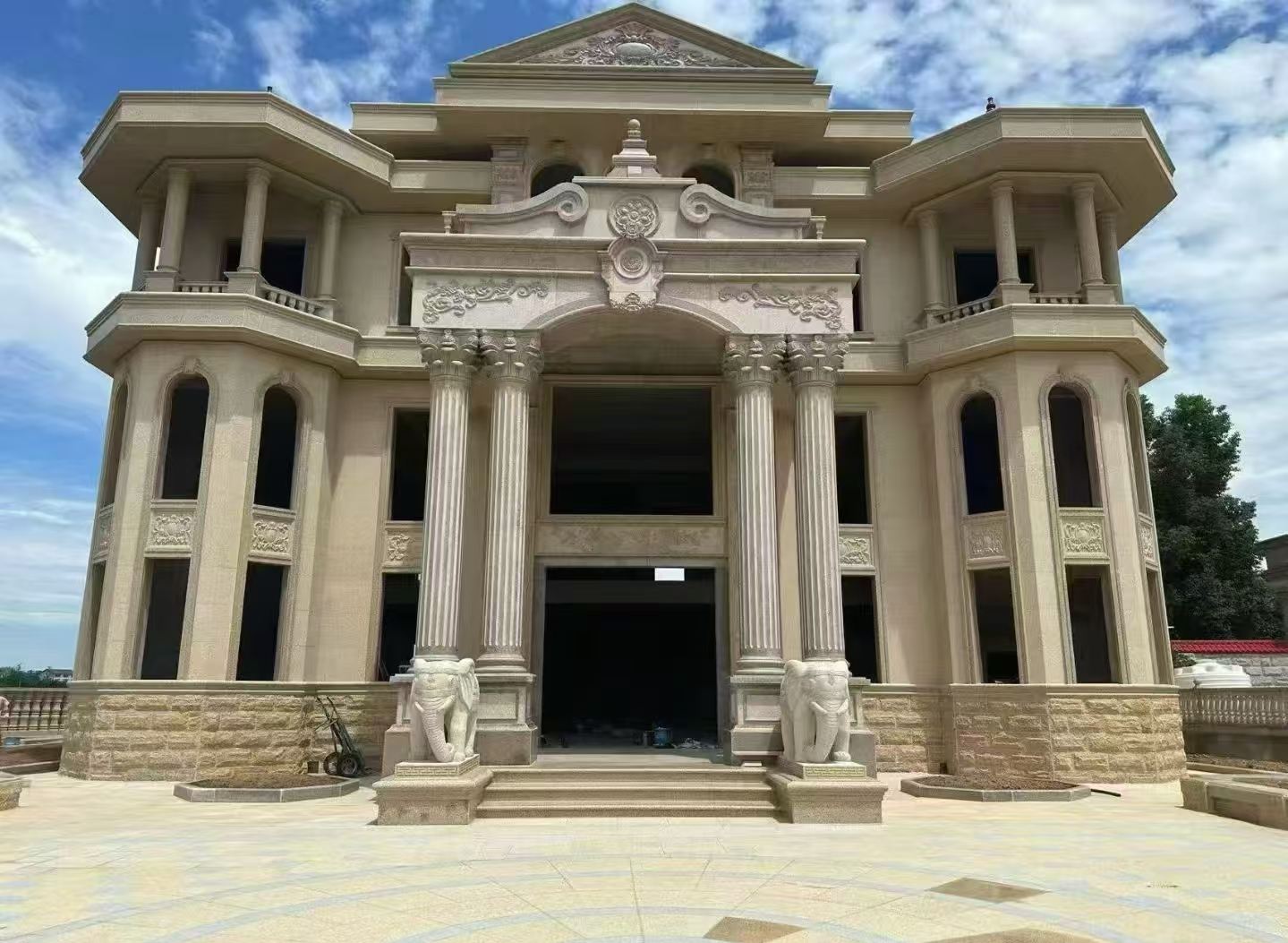 宜昌 黄金麻别墅外墙干挂，大柱，大象，蘑菇石，雕花板